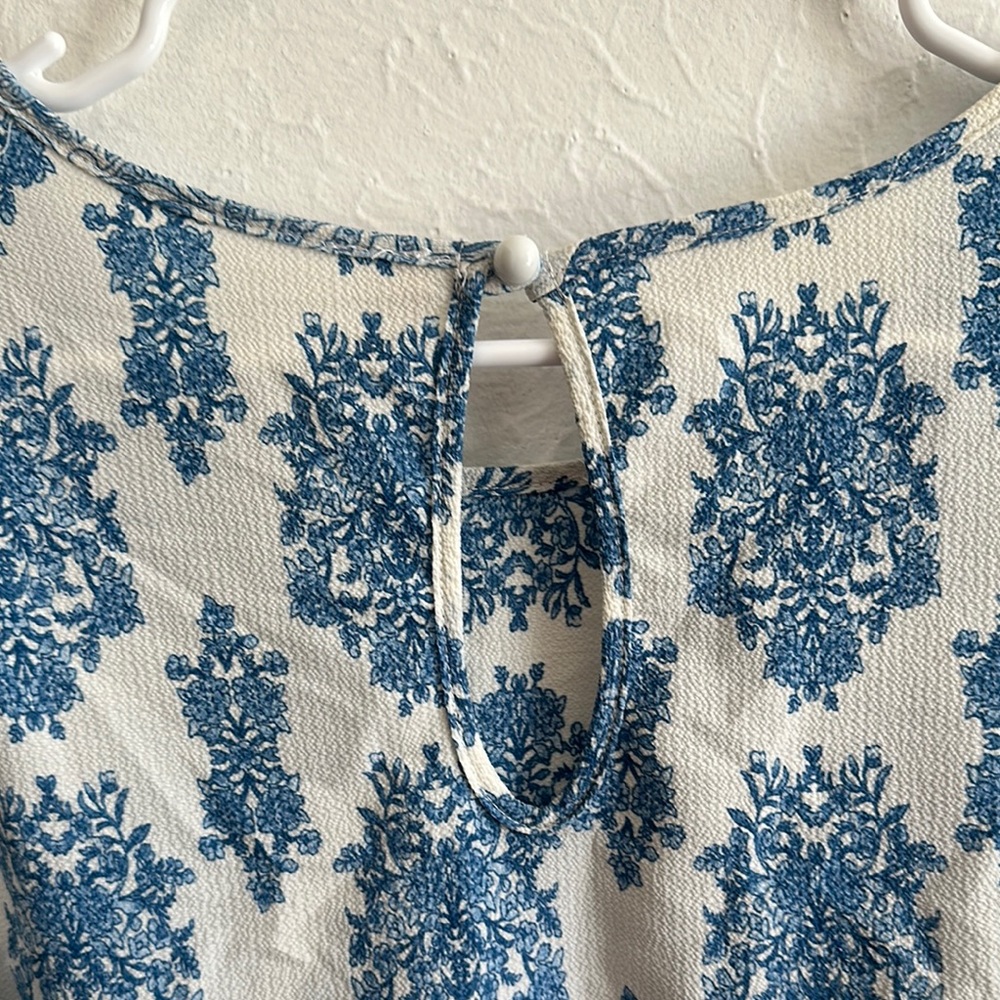 Cesem Blue & White Patterned Women's Top Size Small - Picture 3 of 4